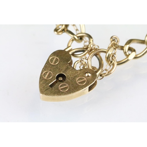 168 - 9ct gold hallmarked heart padlock bracelet with a curb a link chain. Hallmarked London to clasp.