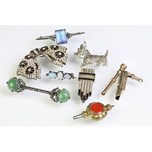 240 - Group of antique and art deco jewellery to include a silver white and black paste bow brooch, silver... 