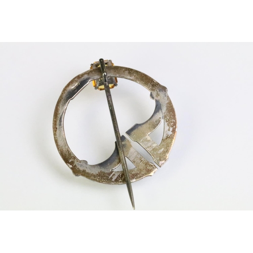 246 - 9ct gold and citrine Scottish thistle brooch of round form with pierced detailing (hallmarked Edinbu... 