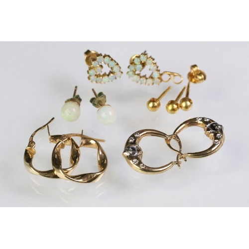 250 - Collection of gold earrings to include a pair of 9ct gold and opal stud earrings (marked 9ct), p air... 