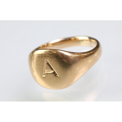 181 - Two signet rings to include a hallmarked 9ct gold example (size M), together with a rose metal signe... 