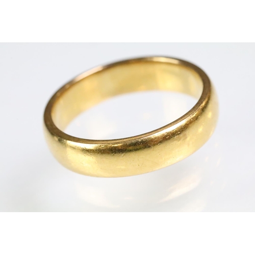 188 - 22ct gold hallmarked wedding band ring of plain D form. Hallmarked Birmingham 1919. Size M.5.