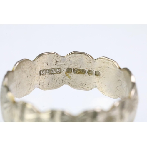 193 - Two 9ct hallmarked white gold band rings both of scalloped form with incised detailing. Both hallmar... 