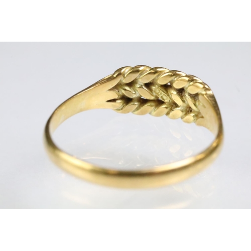 195 - Early 20th Century 18ct gold hallmarked keepers ring. Hallmarked Chester 1919. Size T.