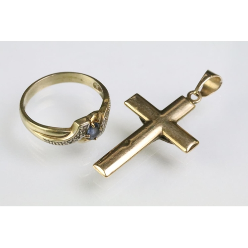 201 - 9ct gold hallmarked cross over ring set with an oval cut clue stone (hallmarked London, size T.5), t... 