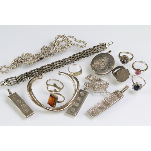 208 - Collection of silver jewellery to include a hallmarked oval locket, three silver hallmarked ingot pe... 