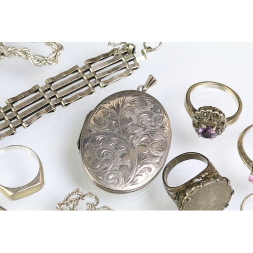 208 - Collection of silver jewellery to include a hallmarked oval locket, three silver hallmarked ingot pe... 