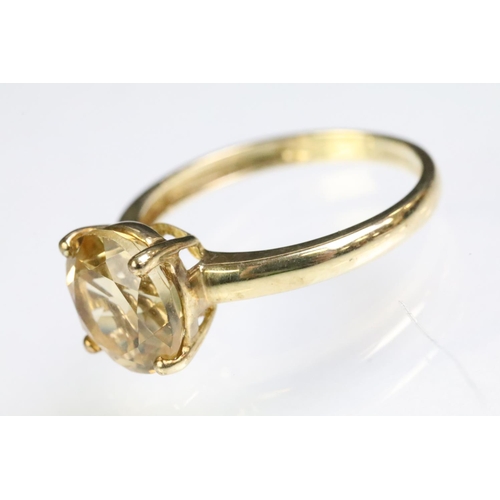 225 - 9ct gold hallmarked citrine solitaire ring being set with a round mixed cut citrine. Hallmarked Birm... 