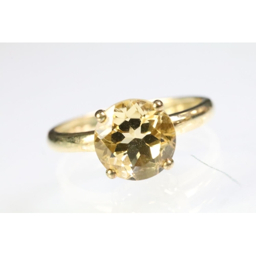 225 - 9ct gold hallmarked citrine solitaire ring being set with a round mixed cut citrine. Hallmarked Birm... 