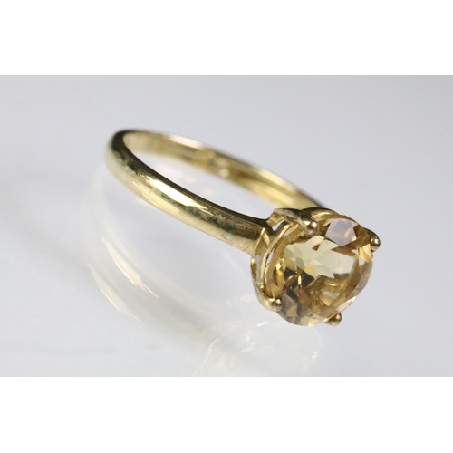 225 - 9ct gold hallmarked citrine solitaire ring being set with a round mixed cut citrine. Hallmarked Birm... 