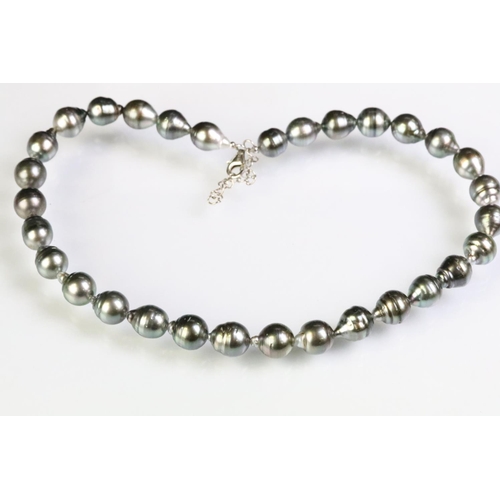 226 - Group of cultured pearl jewellery to include a grey baroque pearl necklace with silver clasp, a pair... 