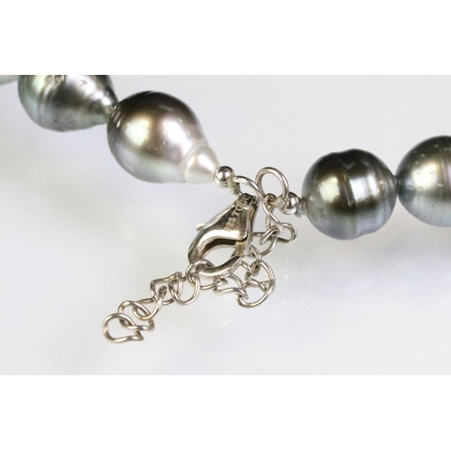 226 - Group of cultured pearl jewellery to include a grey baroque pearl necklace with silver clasp, a pair... 