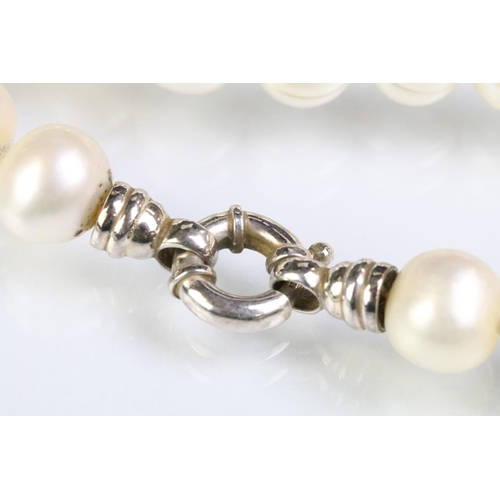 226 - Group of cultured pearl jewellery to include a grey baroque pearl necklace with silver clasp, a pair... 