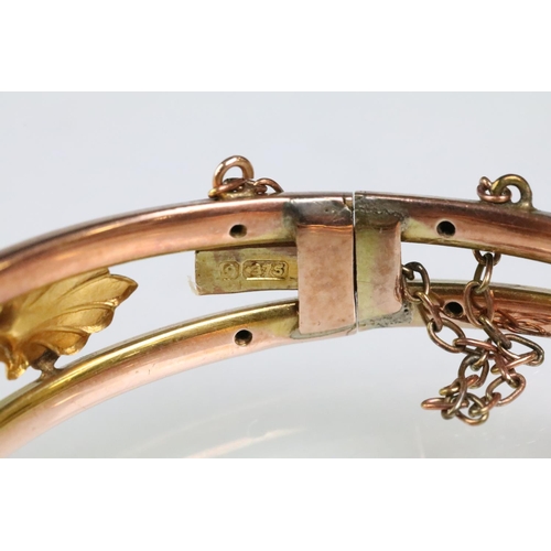 26 - 19th Century Victorian 9ct gold, ruby and diamond hinged bangle bracelet. The bracelet consteucted f... 