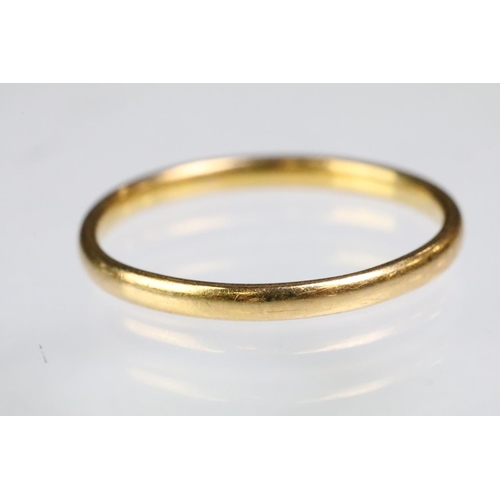 60 - 22ct gold hallmarked wedding band ring. Hallmarked London 1909. Size M.