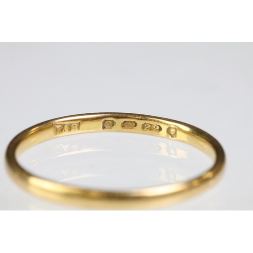 60 - 22ct gold hallmarked wedding band ring. Hallmarked London 1909. Size M.