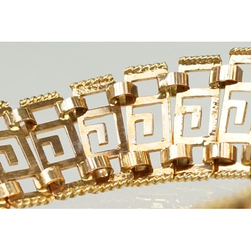 106 - 14ct gold greek key panel bracelet with pierced details to each link, with box clasp. Marked 585 to ... 