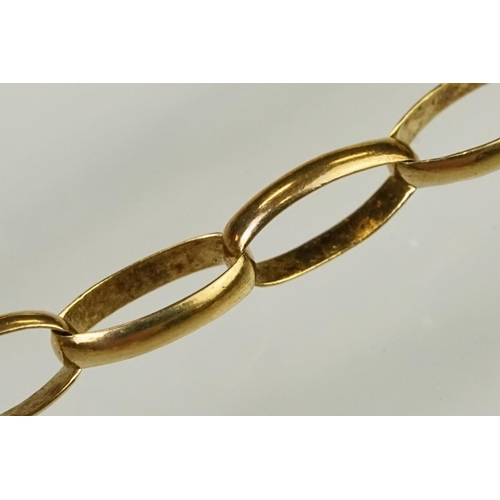 110 - 9ct gold oval link necklace chain with spring ring clasp. Marked 9k to clasp. Measures 80cm.