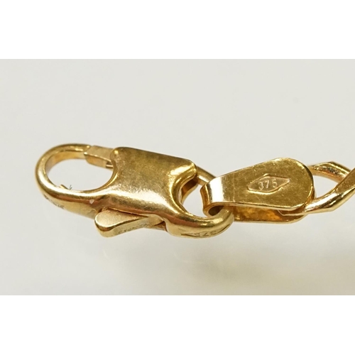 116 - 9ct gold hallmarked flat link figaro chain bracelet having a lobster clasp. Import marked Birmingham... 