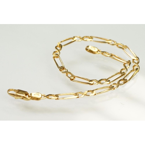 116 - 9ct gold hallmarked flat link figaro chain bracelet having a lobster clasp. Import marked Birmingham... 