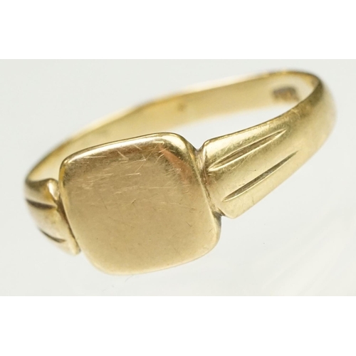 140 - Two 9ct gold signet rings, one having reeded shoulders (marked 9ct, size R), and a plain ring (hallm... 