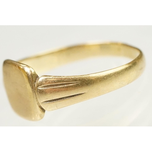 140 - Two 9ct gold signet rings, one having reeded shoulders (marked 9ct, size R), and a plain ring (hallm... 