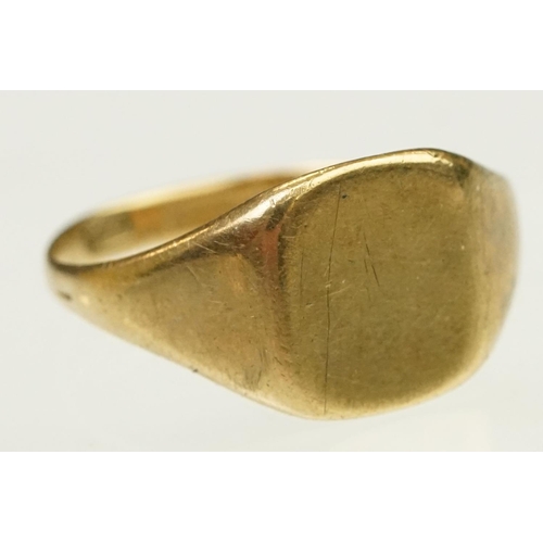 140 - Two 9ct gold signet rings, one having reeded shoulders (marked 9ct, size R), and a plain ring (hallm... 