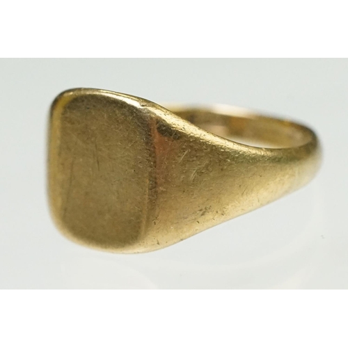 140 - Two 9ct gold signet rings, one having reeded shoulders (marked 9ct, size R), and a plain ring (hallm... 