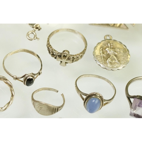 141 - Collection of assorted silver jewellery to include matching necklace and bracelet chain parure, asso... 