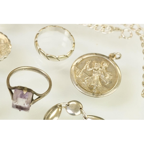 141 - Collection of assorted silver jewellery to include matching necklace and bracelet chain parure, asso... 