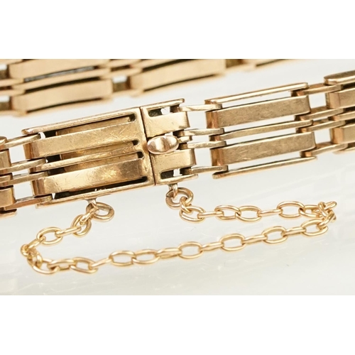 149 - 10ct rose gold gate link bracelet having a tongue in groove clasp with safety chain. Clasp marked 10... 