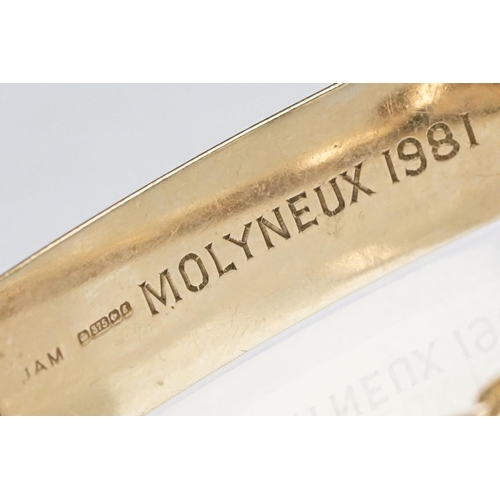 156 - 9ct gold hallmarked identity bracelet having a panel centre engraved 'Joan' on a flat cross link bra... 