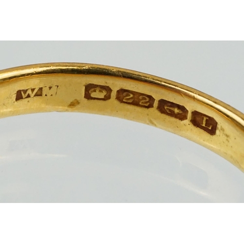 171 - Hallmarked 22ct gold wedding band ring of D form. Hallmarked Birmingham 1935. Size Q.5.