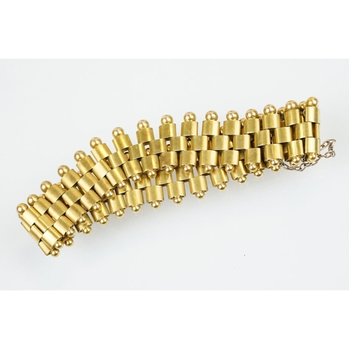 178 - 15ct gold Rolex chain bracelet with ball detailing and a tongue in groove clasp. Clasp marked 15ct. ... 