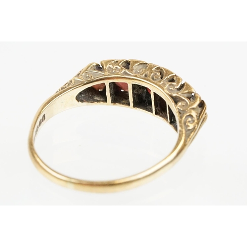 190 - 9ct gold and garnet five stone ring. The ring being set with five graduating oval cut garnets set wi... 