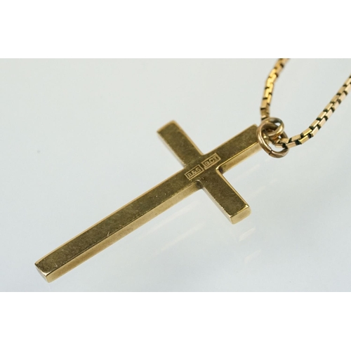 220 - 9ct gold hallmarked cross pendant necklace. The necklace having a box chain with cross pendant. Chai... 