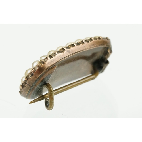 271 - 19th Century Victorian 18ct gold mourning ring with traces of black enamel and engraved dedication t... 