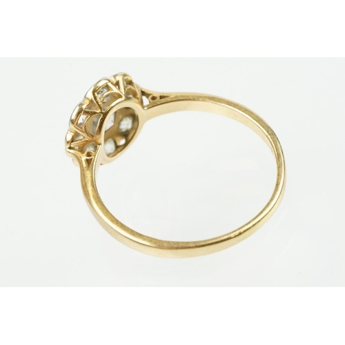 277 - Early 20th Century 18ct gold and diamond daisy cluster ring. The ring being set with eight old cut d... 