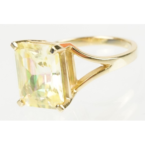 294 - 14ct gold and yellow stone dress ring set with a large yellow gem stone. Marked 14k to the band. Siz... 