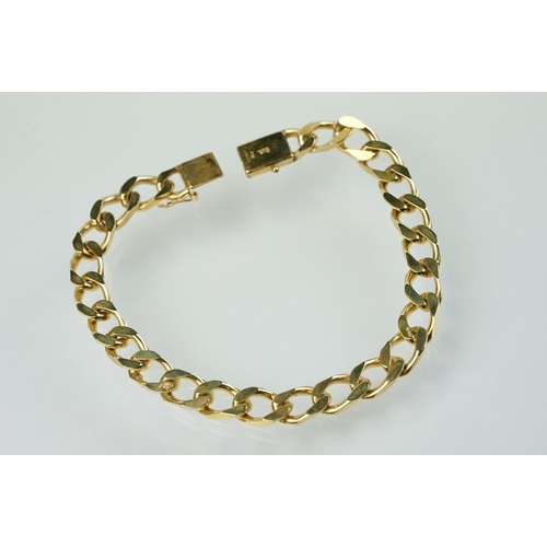 300 - 9ct gold hallmarked flat curb link bracelet. Hallmarked London 1984. Measures 8 inches.