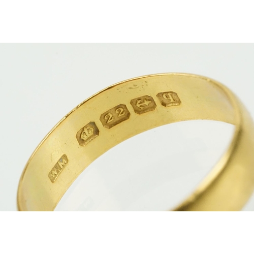 302 - Two hallmarked 22ct gold wedding band ring to include one of wide 'D' form (hallmarked Birmingham 19... 