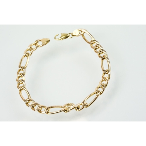 318 - 9ct gold flat figaro link bracelet with lobster clasp. Hallmarked Birmingham to clasp. Lobster clasp... 