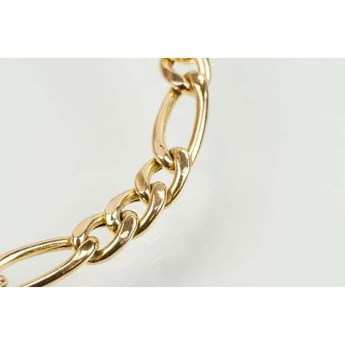 318 - 9ct gold flat figaro link bracelet with lobster clasp. Hallmarked Birmingham to clasp. Lobster clasp... 