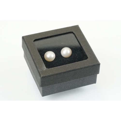 334 - Pair of 9ct gold and cultured pearl stud earrings having spherical pearls with post and butterfly fi... 