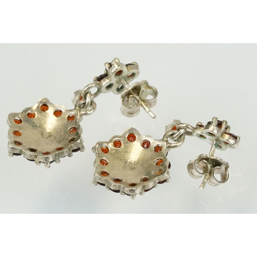 339 - Collection of 19th Century Victorian and later jewellery to include a pique work tortoise shell roun... 