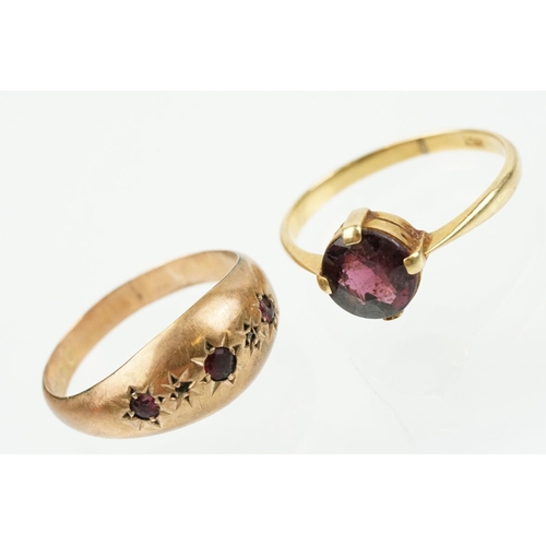 341 - 18ct gold and purple stone ring being having a round cut purple stone in a four prong setting (marke... 