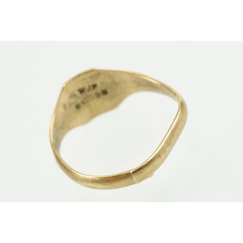 343 - Three antique rings to include an 18ct gold daisy ring (marked 18ct, size M.5), 9ct gold signet ring... 