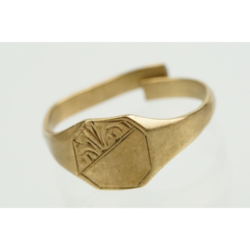 343 - Three antique rings to include an 18ct gold daisy ring (marked 18ct, size M.5), 9ct gold signet ring... 