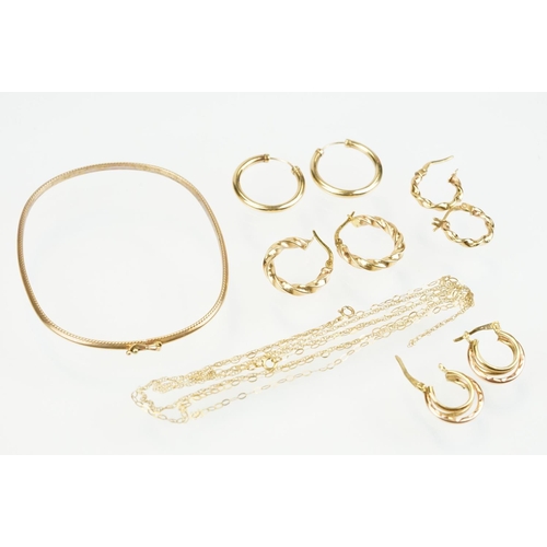 353 - Four pairs of 9ct gold hoop earrings to include two twist design hoops, a pair of triple hoop earrin... 