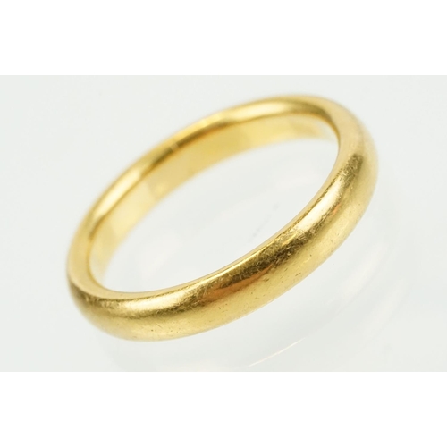 357 - 22ct gold hallmarked band ring. Hallmarked Birmingham 1922. Size O.5.